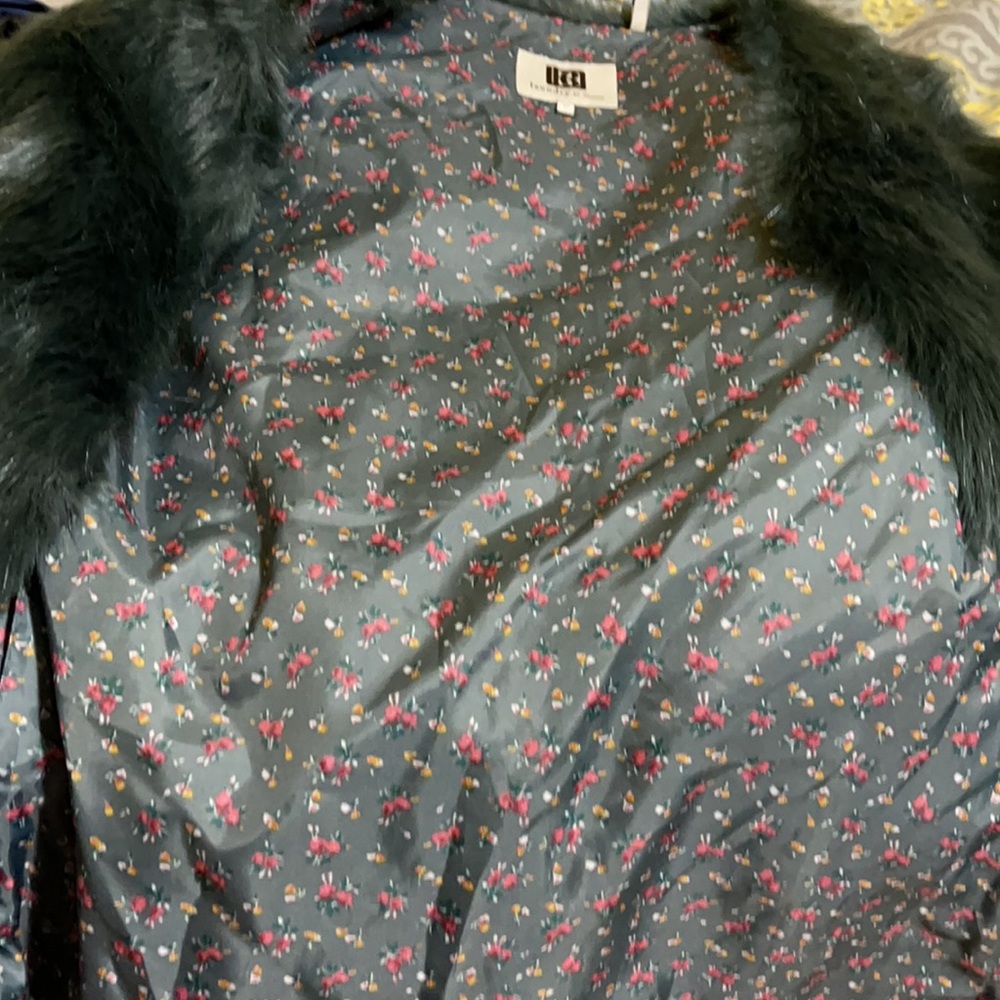 Vests - Picture 4 of 6